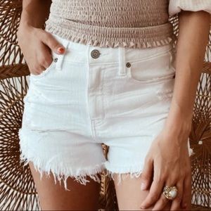HIGH RISE WHITE JEAN SHORTS - SIZE M